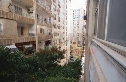Apartment - 2 Bedrooms - 1 Bathroom for sale in Damietta St. - Bolkly - Hay Sharq - Alexandria