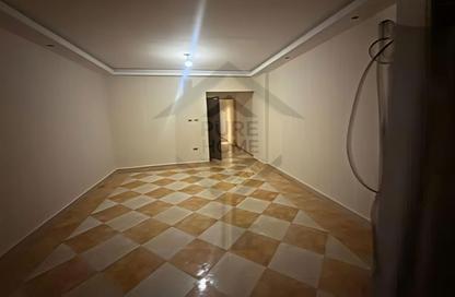 Apartment - 2 Bedrooms - 1 Bathroom for rent in Taha Hamdy St. - Cleopatra - Hay Sharq - Alexandria Apartment - 2 Bedrooms - 1 Bathroom for rent in Taha Hamdy St. - Cleopatra - Hay Sharq - Alexandria