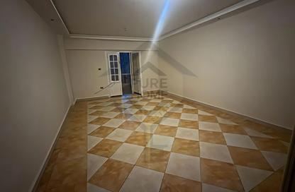 Apartment - 2 Bedrooms - 1 Bathroom for rent in Taha Hamdy St. - Cleopatra - Hay Sharq - Alexandria Apartment - 2 Bedrooms - 1 Bathroom for rent in Taha Hamdy St. - Cleopatra - Hay Sharq - Alexandria