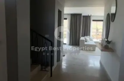 Townhouse - 4 Bedrooms - 4 Bathrooms for sale in Village West - Sheikh Zayed Compounds - Sheikh Zayed City - Giza