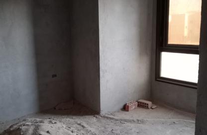 Apartment - 3 Bedrooms - 2 Bathrooms for sale in Abou El Houl - New Cairo City - Cairo