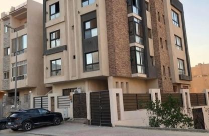 Apartment - 3 Bedrooms - 2 Bathrooms for sale in Abou El Houl - New Cairo City - Cairo