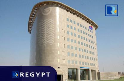 طابق كامل - استوديو - 4 حمامات للايجار في فى90 - شارع التسعين الشمالي - التجمع الخامس - مدينة القاهرة الجديدة - القاهرة