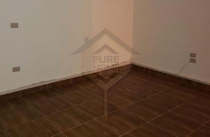 Office Space - 3 Bedrooms - 2 Bathrooms for rent in Abou Quer Road - Zezenia - Hay Sharq - Alexandria