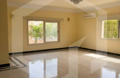 Villa - 5 Bedrooms - 4 Bathrooms for sale in Royal City - Sheikh Zayed Compounds - Sheikh Zayed City - Giza
