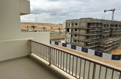 Apartment - 3 Bedrooms - 3 Bathrooms for sale in Fountain Side - Uptown Cairo - Mokattam - Cairo