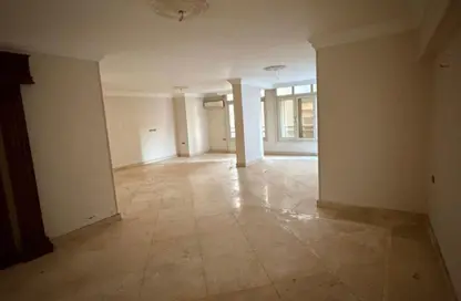 شقة - 3 غرف نوم - 2 حمامات للبيع في شارع ابو المحاسن الشاذلي - العجوزة - الجيزة