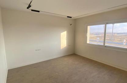 Apartment - 3 Bedrooms - 3 Bathrooms for sale in Hyde Park - New Cairo City - Cairo