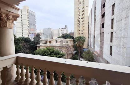 شقة - 3 غرف نوم - 3 حمامات للبيع في شارع شعراوي - لوران - حي شرق - الاسكندرية