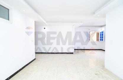 Apartment - 3 Bedrooms - 2 Bathrooms for sale in Mohamed Fawzy Moaz St. - Smouha - Hay Sharq - Alexandria