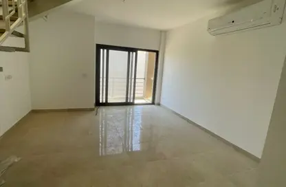 (بنتهاوس  (روف - 3 غرف نوم - 3 حمامات للبيع في مون ريزيدنس - فيفث سكوير - التجمع الخامس - مدينة القاهرة الجديدة - القاهرة