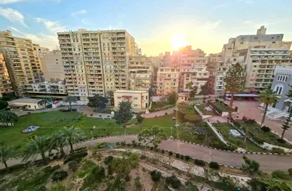 شقة - 4 غرف نوم - 3 حمامات للبيع في جليم - حي شرق - الاسكندرية