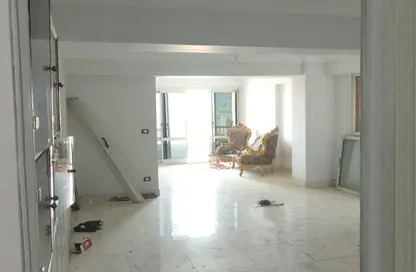 شقة - 4 غرف نوم - 3 حمامات للبيع في شارع مصدق - الدقي - الجيزة