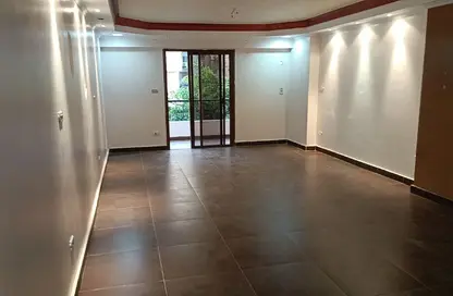 شقة - 3 غرف نوم - 2 حمامات للبيع في شارع ابراهيم الرفاعي - المنطقة الثامنة - مدينة نصر - القاهرة