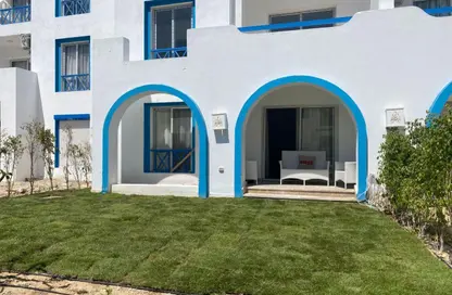 Chalet - 2 Bedrooms - 2 Bathrooms for rent in Mountain View - Ras Al Hekma - North Coast