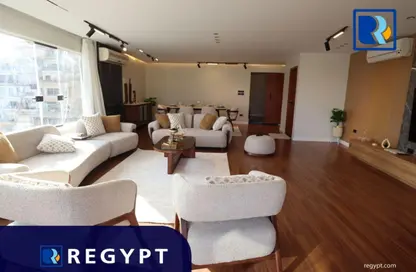 شقة - 4 غرف نوم - 5 حمامات للايجار في شارع احمد حشمت - الزمالك - القاهرة