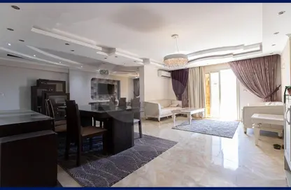 شقة - 3 غرف نوم - 2 حمامات للايجار في شارع السيدة سكينة إبنت الحسين - كفر عبده - رشدي - حي شرق - الاسكندرية