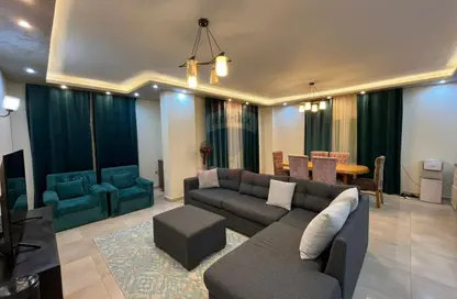 شقة - 4 غرف نوم - 2 حمامات للايجار في الحي الثامن - الشيخ زايد - الجيزة