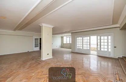 شقة - 4 غرف نوم - 4 حمامات للبيع في شارع أسطنبول-صلاح مصطفى - السلطان حسين - محطة الرمل - حي وسط - الاسكندرية