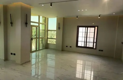 شقة - 2 غرف نوم - 2 حمامات للايجار في شارع ابو بكر الصديق - الرحاب المرحلة الثانية - الرحاب - مدينة القاهرة الجديدة - القاهرة