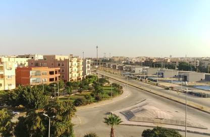 شقة - 3 غرف نوم - 2 حمامات للبيع في المجاورة الاولي - المنطقة التاسعة - مدينة الشروق - القاهرة
