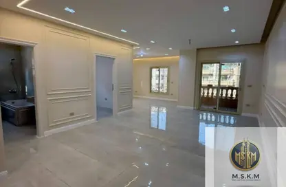 Apartment - 3 Bedrooms - 2 Bathrooms for sale in Al Shabab St. - The 3rd Settlement - New Cairo City - Cairo