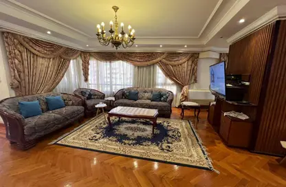 Apartment - 5 Bedrooms - 4 Bathrooms for sale in Hassan Ma'moon St. - 6th Zone - Nasr City - Cairo