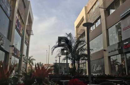 محل تجاري - استوديو - 1 حمام للايجار في كارجو مول - شارع الشباب - الشيخ زايد - الجيزة