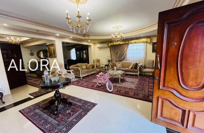 Villa - 7+ Bedrooms - 6 Bathrooms for sale in West Somid - 6 October City - Giza