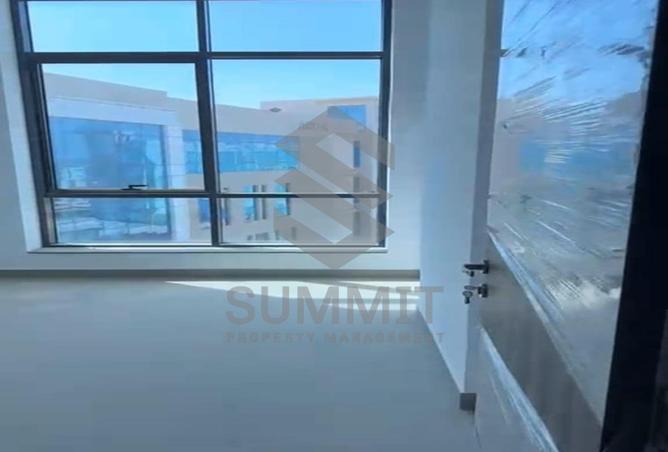 98828105 - Property Image 3