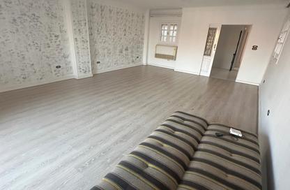 Apartment - 3 Bedrooms - 2 Bathrooms for rent in Street 15 - Maadi - Hay El Maadi - Cairo