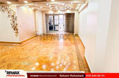 Apartment - 3 Bedrooms - 2 Bathrooms for sale in Mohamed Fawzy Moaz St. - Smouha - Hay Sharq - Alexandria