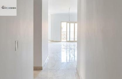 Apartment - 3 Bedrooms - 3 Bathrooms for sale in Street70 - District 2 - The 5th Settlement - New Cairo City - Cairo
