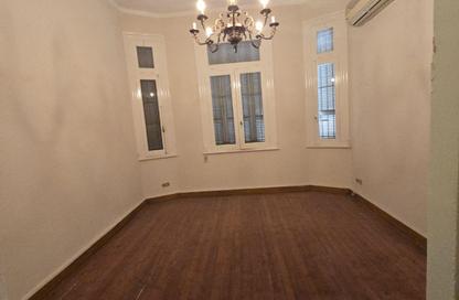 Apartment - 5 Bedrooms - 2 Bathrooms for sale in Zamalek - Cairo