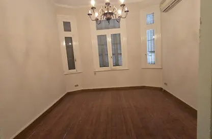 شقة - 5 غرف نوم - 2 حمامات للبيع في الزمالك - القاهرة