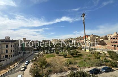 شقة - 3 غرف نوم - 3 حمامات للبيع في غرب الجولف - كمبوندات القطامية - القطامية - مدينة القاهرة الجديدة - القاهرة