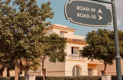 Villa - 5 Bedrooms - 7 Bathrooms for sale in Cluster 1 - Hyde Park - New Cairo City - Cairo