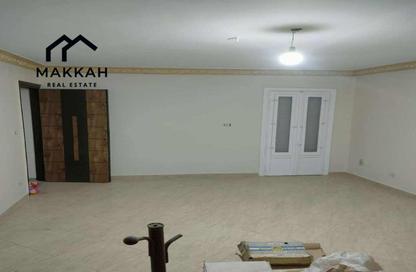 Apartment - 3 Bedrooms - 1 Bathroom for rent in Salah Salem St. - Roxy - Heliopolis - Masr El Gedida - Cairo
