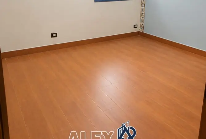 102065189 - Property Image 2