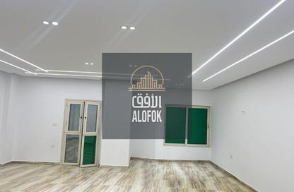 Co-Working Space - 3 Bedrooms - 2 Bathrooms for rent in Al Narges 2 - Al Narges - New Cairo City - Cairo