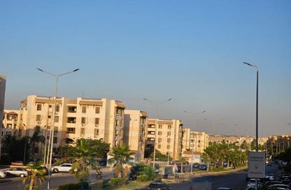 Apartment - 3 Bedrooms - 3 Bathrooms for sale in Green Residence 1 - 7th District - Sheikh Zayed City - Giza