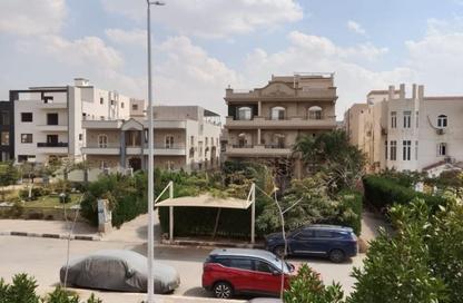 شقة - 3 غرف نوم - 2 حمامات للبيع في المجاورة الثانية - الحي الثالث شرق - مدينة الشروق - القاهرة