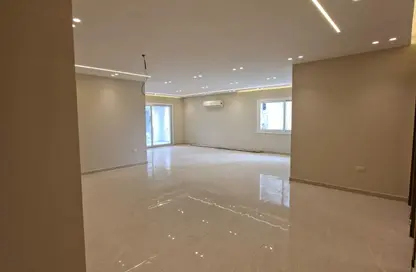 Apartment - 3 Bedrooms - 3 Bathrooms for sale in Garden Residence - Hyde Park - New Cairo City - Cairo