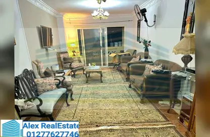 Apartment - 3 Bedrooms - 2 Bathrooms for rent in Ahmed Basha Turk St. - Fleming - Hay Sharq - Alexandria