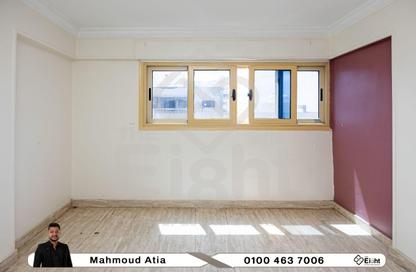 Apartment - 3 Bedrooms - 1 Bathroom for sale in Taha Hamdy St. - Cleopatra - Hay Sharq - Alexandria