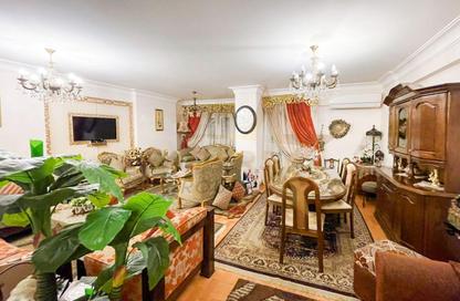 Apartment - 3 Bedrooms - 2 Bathrooms for sale in Al Safa St. - Smouha - Hay Sharq - Alexandria