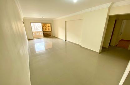 Apartment - 3 Bedrooms - 2 Bathrooms for rent in Mohamed Fawzy Moaz St. - Smouha - Hay Sharq - Alexandria
