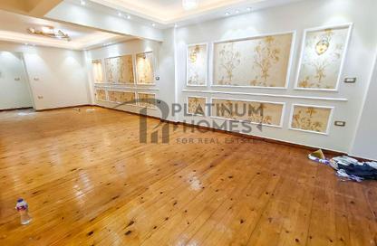 Apartment - 4 Bedrooms - 2 Bathrooms for sale in Mahmoud Al Essawy St. - Sidi Beshr - Hay Awal El Montazah - Alexandria