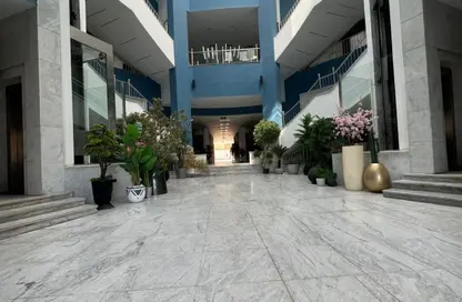 محل تجاري - استوديو للايجار في مون فالي - المستثمرين الجنوبية - مدينة القاهرة الجديدة - القاهرة