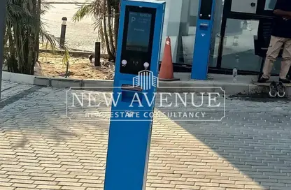 Shop - Studio - 2 Bathrooms for sale in Three Sixty - 5th Settlement Compounds - The 5th Settlement - New Cairo City - Cairo